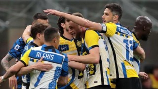  萨索洛七分钟三球闪击拉齐奥创纪录  