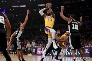  詹姆斯三双助湖人险胜马刺  