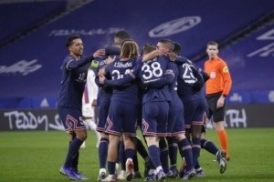  法甲焦点战争议红牌引发舆论风暴  