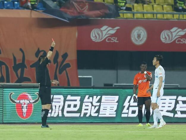  热刺绝平进球引争议，VAR判定越位在先无效  